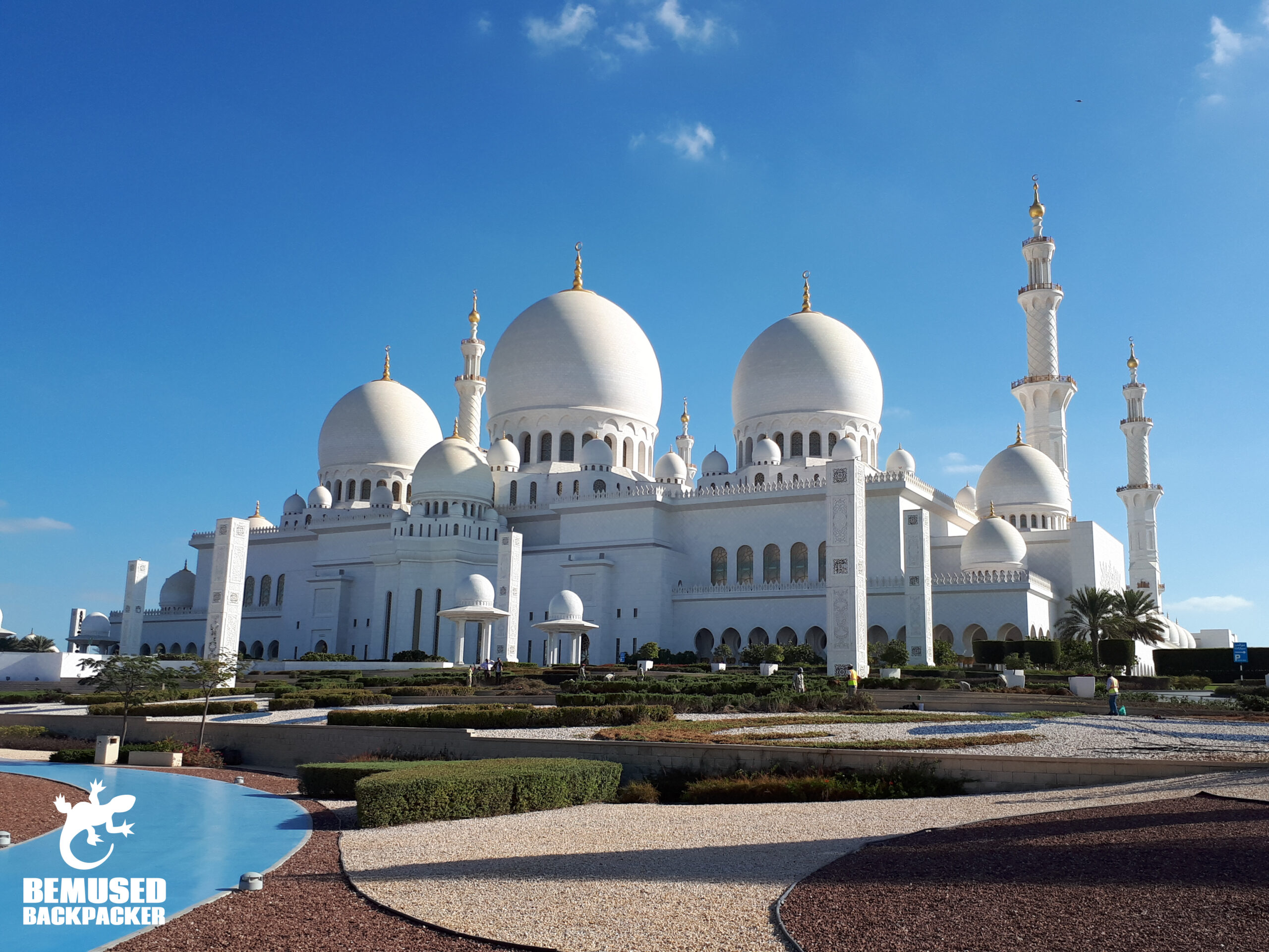 Visit Sheikh Zayed Mosque in Abu Dhabi